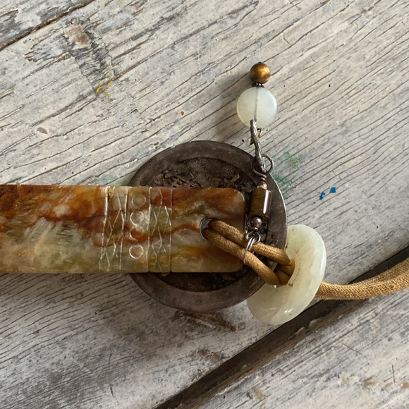 Unique necklace with stone metal accents - Picture 4 of 4